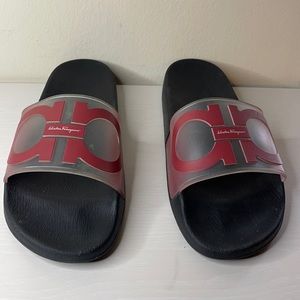 Men’s Ferragamo groove slides
